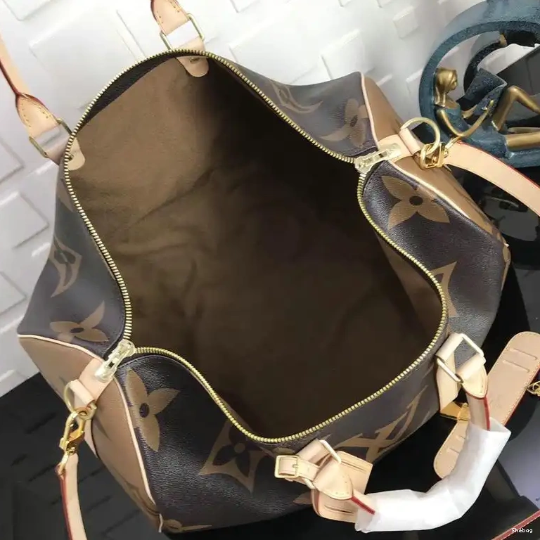 19T1L0005 LV Bags 0819